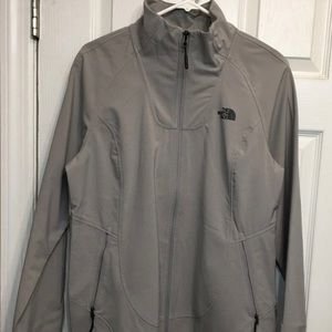 ***NWT *** Woman’s XL active fit North Face jacket